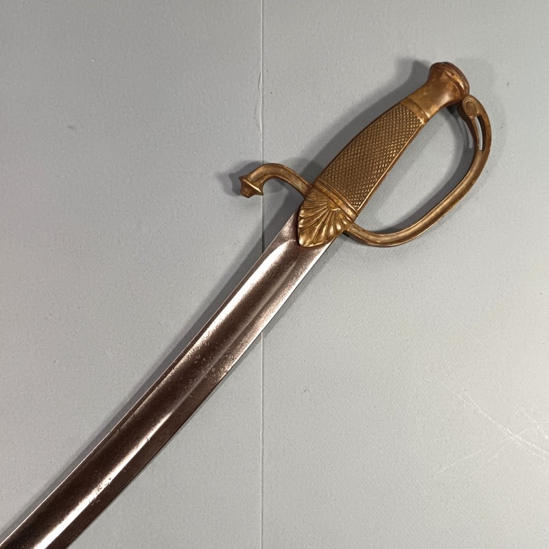 PETIT SABRE D'OFFICIER D'INFANTERIE DE TYPE EMPIRE FABRICATION EUROPEENNE PREMIERE MOITIE DU XIX ème SIECLE